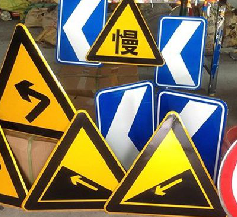 南城标识标牌中颜色的确定是很重要的。